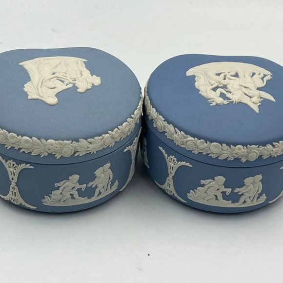 Pair of Vintage Wedgwood Blue Jasperware Cupid Design Kidney Bean Shaped Trinket - Picture 4 of 5